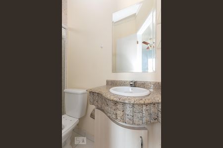 Casa de condomínio à venda com 155m², 3 quartos e 4 vagasBanheiro suíte 