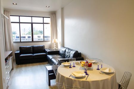 Sala de apartamento para alugar com 1 quarto, 60m² em Leblon, Rio de Janeiro