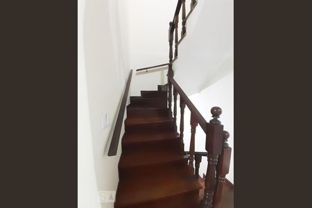 Escada de casa para alugar com 3 quartos, 290m² em Taboão, São Bernardo do Campo