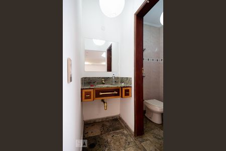 Casa à venda com 216m², 1 quarto e 2 vagasLavabo