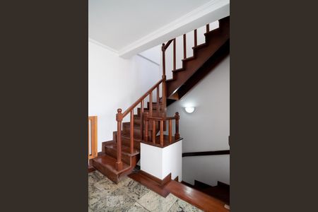 Casa à venda com 216m², 1 quarto e 2 vagasEscada 