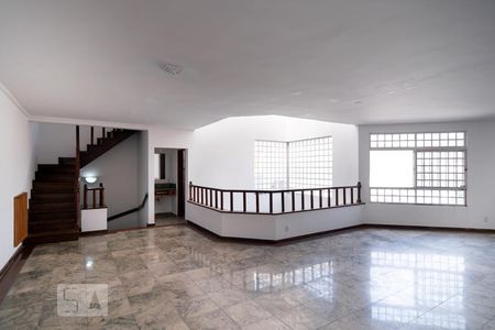 Casa à venda com 216m², 1 quarto e 2 vagasSala 1° Andar