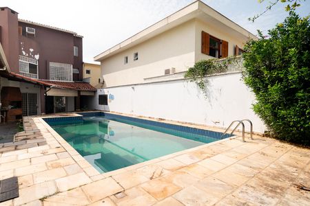 Casa à venda com 216m², 1 quarto e 2 vagasPiscina
