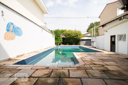 Casa à venda com 216m², 1 quarto e 2 vagasPiscina