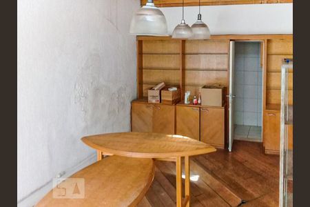 Casa para alugar com 330m², 2 quartos e 6 vagas Casa para alugar com 330m², 2 quartos e 6 vagasSuíte