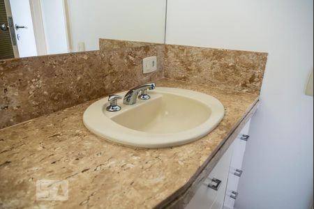 Apartamento à venda com 80m², 2 quartos e 1 vaga Apartamento à venda com 80m², 2 quartos e 1 vagaBanheiro da Suíte