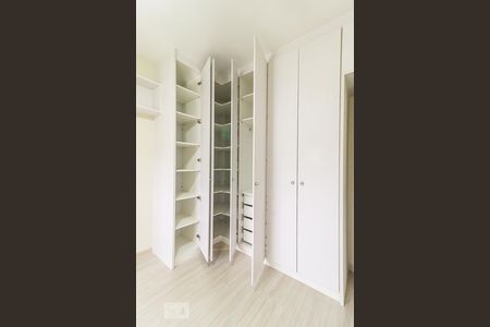 Apartamento à venda com 78m², 2 quartos e 1 vagaQuarto 2 - Armários