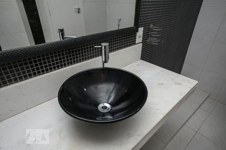 Apartamento à venda com 74m², 2 quartos e 1 vagaBanheiro