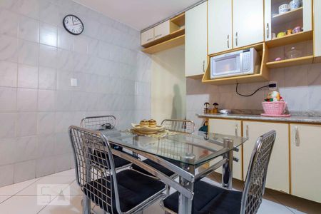 Casa à venda com 125m², 8 quartos e 2 vagas Casa à venda com 125m², 8 quartos e 2 vagasCozinha