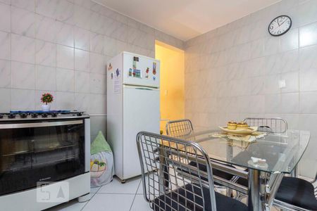 Casa à venda com 125m², 8 quartos e 2 vagas Casa à venda com 125m², 8 quartos e 2 vagasCozinha