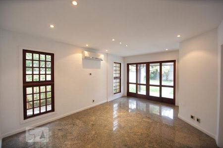 Casa para alugar com 5 quartos, 347m² em Barra da Tijuca, Rio de Janeiro