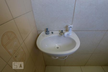 Banheiro de casa para alugar com 1 quarto, 46m² em Jardim Maria Estela, São Paulo