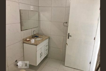 Banheiro de casa à venda com 3 quartos, 150m² em Jardim Mariliza, São Paulo