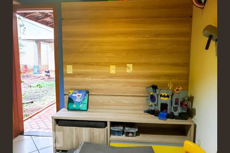 Casa para alugar com 472m², 3 quartos e 6 vagasQuarto extra 