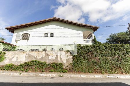 Casa à venda com 285m², 2 quartos e 3 vagasFachada