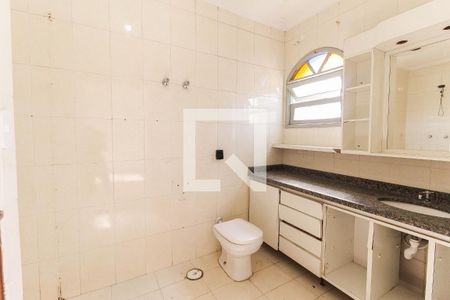 Casa à venda com 285m², 2 quartos e 3 vagasBanheiro da Suíte 2