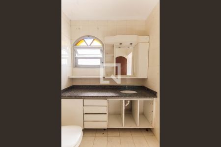 Casa à venda com 285m², 2 quartos e 3 vagasBanheiro da Suíte 2