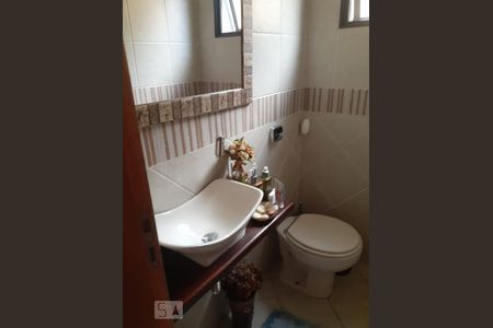 Banheiro de casa à venda com 4 quartos, 192m² em Vila Firmiano Pinto, São Paulo