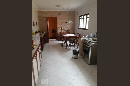 Casa à venda com 192m², 4 quartos e 2 vagas Casa à venda com 192m², 4 quartos e 2 vagasCOzinha