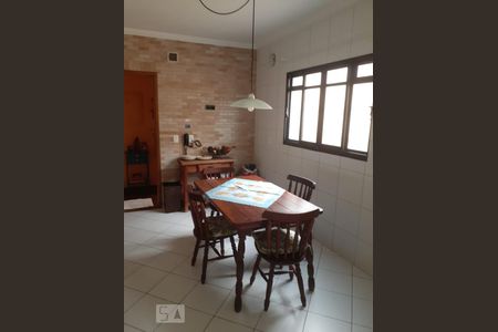 Casa à venda com 192m², 4 quartos e 2 vagas Casa à venda com 192m², 4 quartos e 2 vagasCozinha