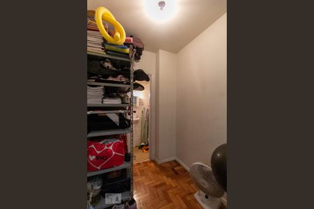Quarto de Serviço de apartamento à venda com 3 quartos, 65m² em Laranjeiras, Rio de Janeiro