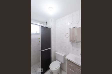 Banheiro de apartamento para alugar com 2 quartos, 64m² em Vila Taquari, São Paulo