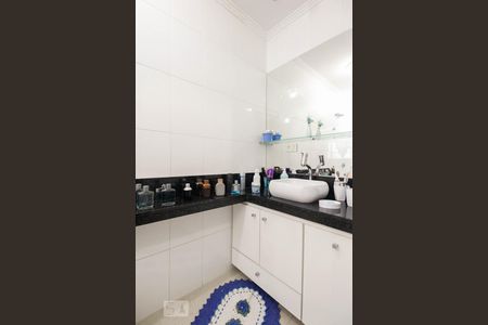 Casa à venda com 380m², 3 quartos e 4 vagasBanheiro Suite 