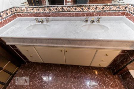 Casa à venda com 280m², 4 quartos e 2 vagasDetalhe banheiro