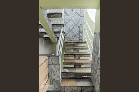 Casa à venda com 280m², 4 quartos e 2 vagasEscada