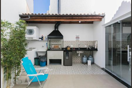 Casa à venda com 177m², 3 quartos e 2 vagasFundos