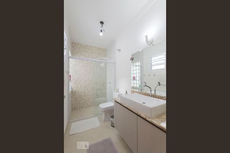 Casa à venda com 177m², 3 quartos e 2 vagasBanheiro social