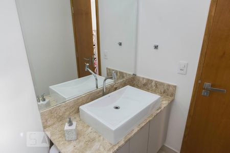 Casa à venda com 177m², 3 quartos e 2 vagasBanheiro social