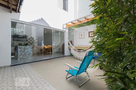 Casa à venda com 177m², 3 quartos e 2 vagasFundos