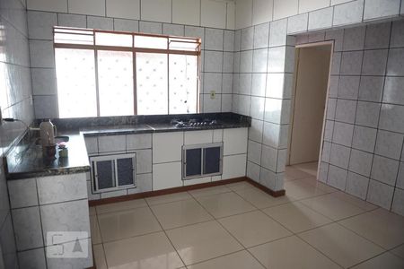 Cozinha de casa à venda com 3 quartos, 207m² em Guajuviras, Canoas