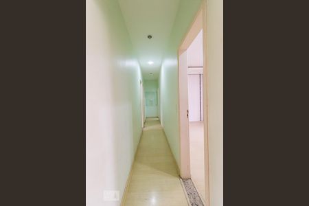 Casa à venda com 360m², 5 quartos e 5 vagasCorredor