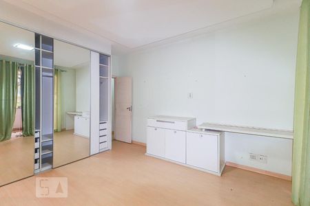 Casa à venda com 360m², 5 quartos e 5 vagasQuarto 4 - Suíte