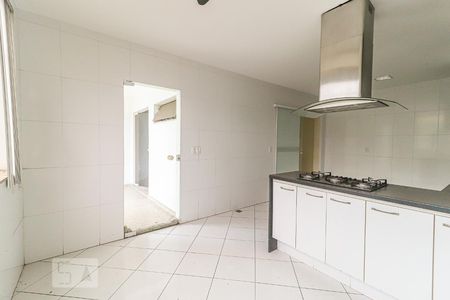Casa à venda com 360m², 5 quartos e 5 vagasCozinha