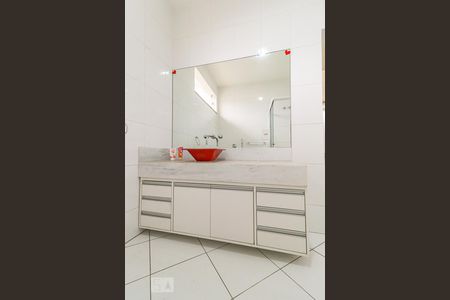 Casa à venda com 360m², 5 quartos e 5 vagasBanheiro da Suíte 1