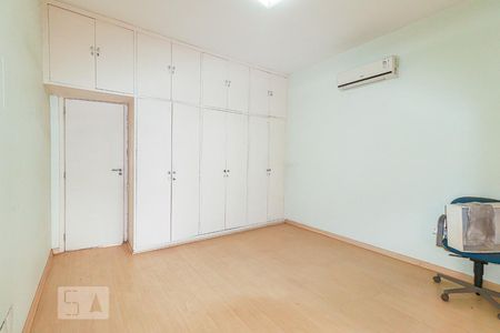 Casa à venda com 360m², 5 quartos e 5 vagasQuarto 1