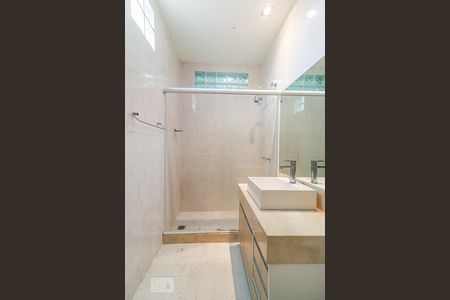 Casa à venda com 360m², 5 quartos e 5 vagasBanheiro da Suíte 2