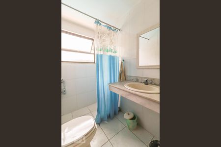 Casa à venda com 360m², 5 quartos e 5 vagasBanheiro de Serviço