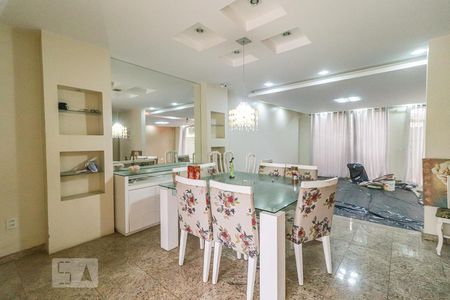 Sala de casa à venda com 5 quartos, 360m² em Taquara, Rio de Janeiro