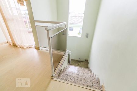 Casa à venda com 360m², 5 quartos e 5 vagasEscada para o Segundo Andar