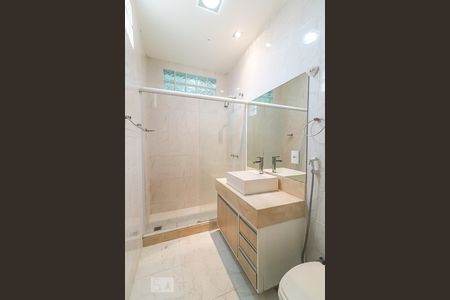 Casa à venda com 360m², 5 quartos e 5 vagasBanheiro da Suíte 2