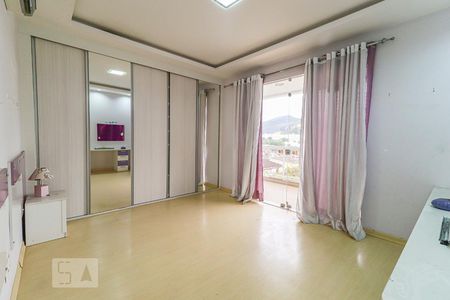Casa à venda com 360m², 5 quartos e 5 vagasQuarto 2 - Suíte