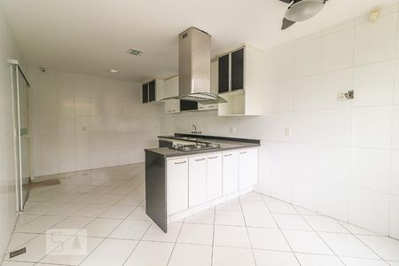 Casa à venda com 360m², 5 quartos e 5 vagasCozinha