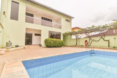 Casa à venda com 360m², 5 quartos e 5 vagasÁrea Externa