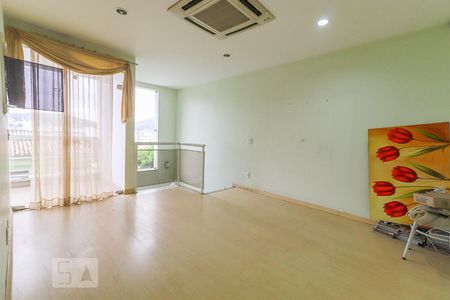 Casa à venda com 360m², 5 quartos e 5 vagasHall do Segundo Andar
