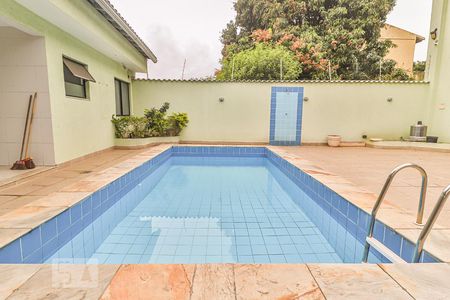 Casa à venda com 360m², 5 quartos e 5 vagasÁrea Externa - Piscina