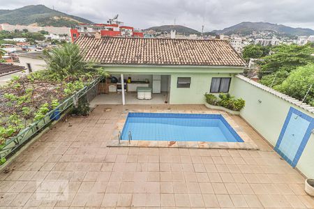 Casa à venda com 360m², 5 quartos e 5 vagasVista da Varanda do Hall de Entrada e Quarto 2 - Suíte